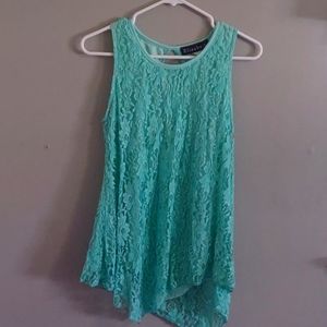 Women's sleevless top